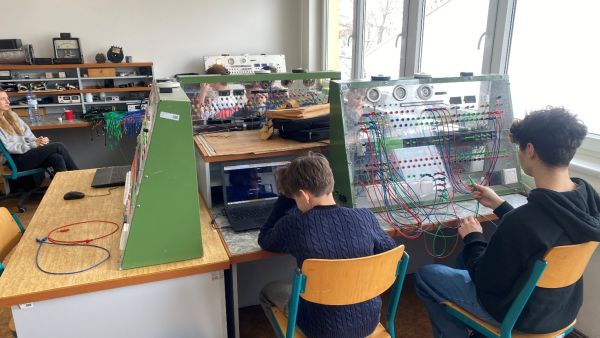 Moderní automatizace naživo: žáci programovali prvky chytré domácnosti