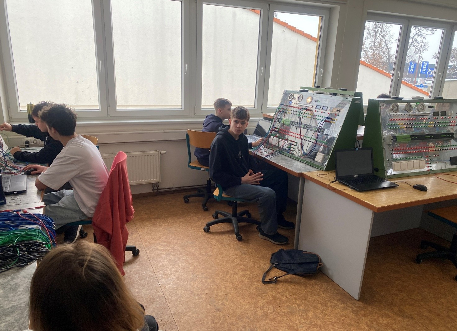 Moderní automatizace naživo: žáci programovali prvky chytré domácnosti