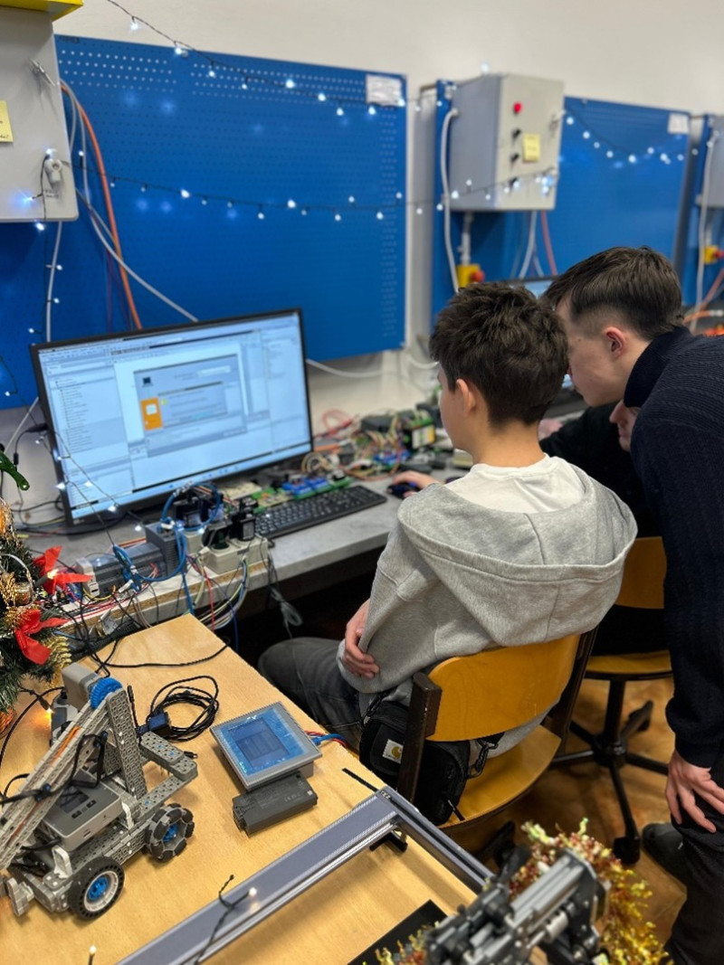 Když se technika stane zábavou: žáci poznávali svět robotiky