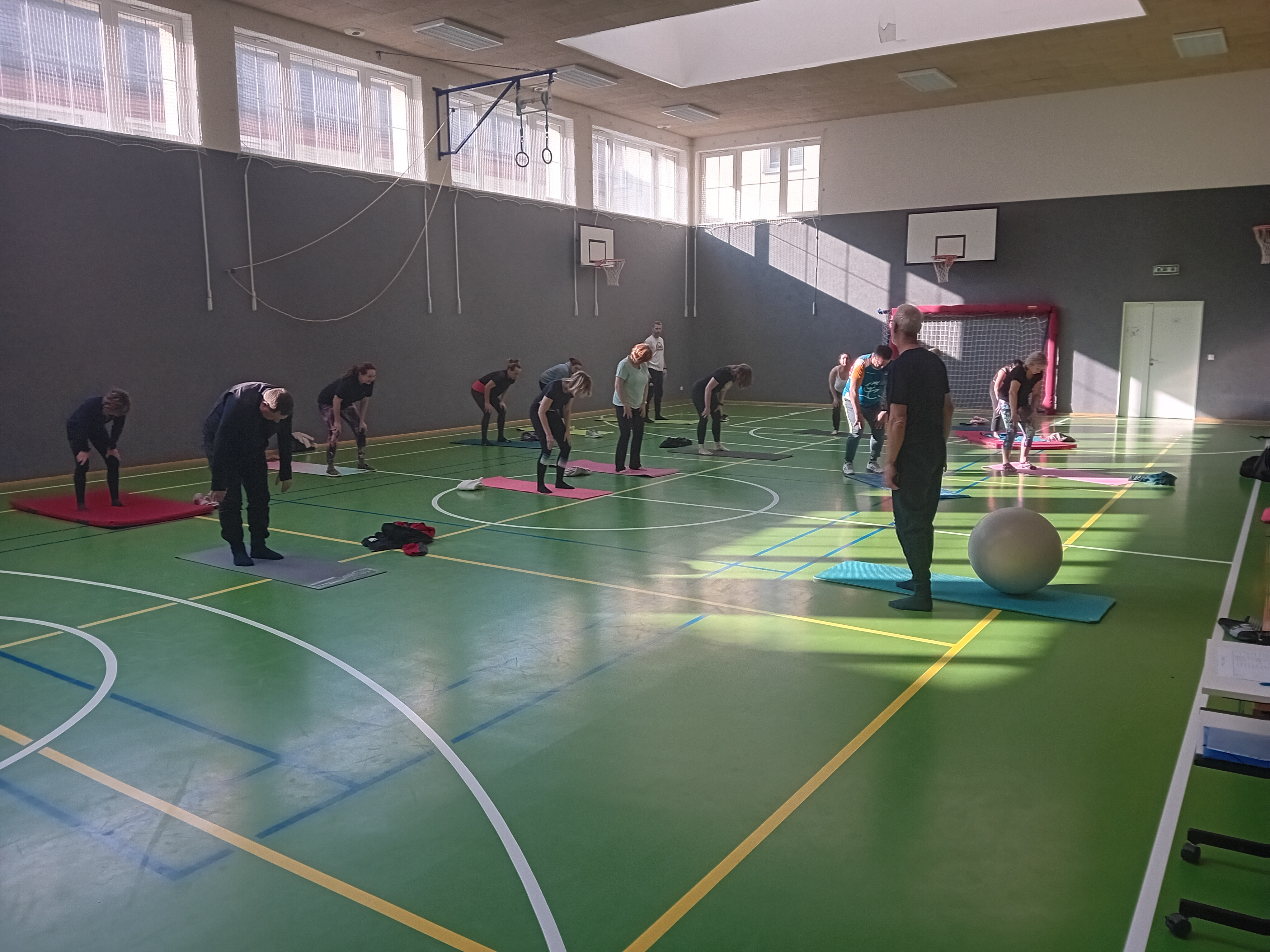 Využití jógových cvičení při hledání tělesné a duševní rovnováhy v současném dynamickém světě