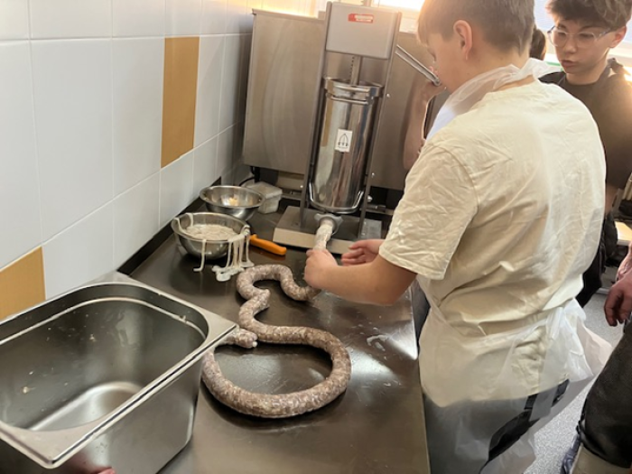 Dva workshopy v Jeseníku: KOUZLO STUDENÉ KUCHYNĚ - BEZ VAŘENÍ, PLNÉ CHUTI a ŘEZNICKÉ ŘEMESLO - OD FARMY AŽ NA TALÍŘ