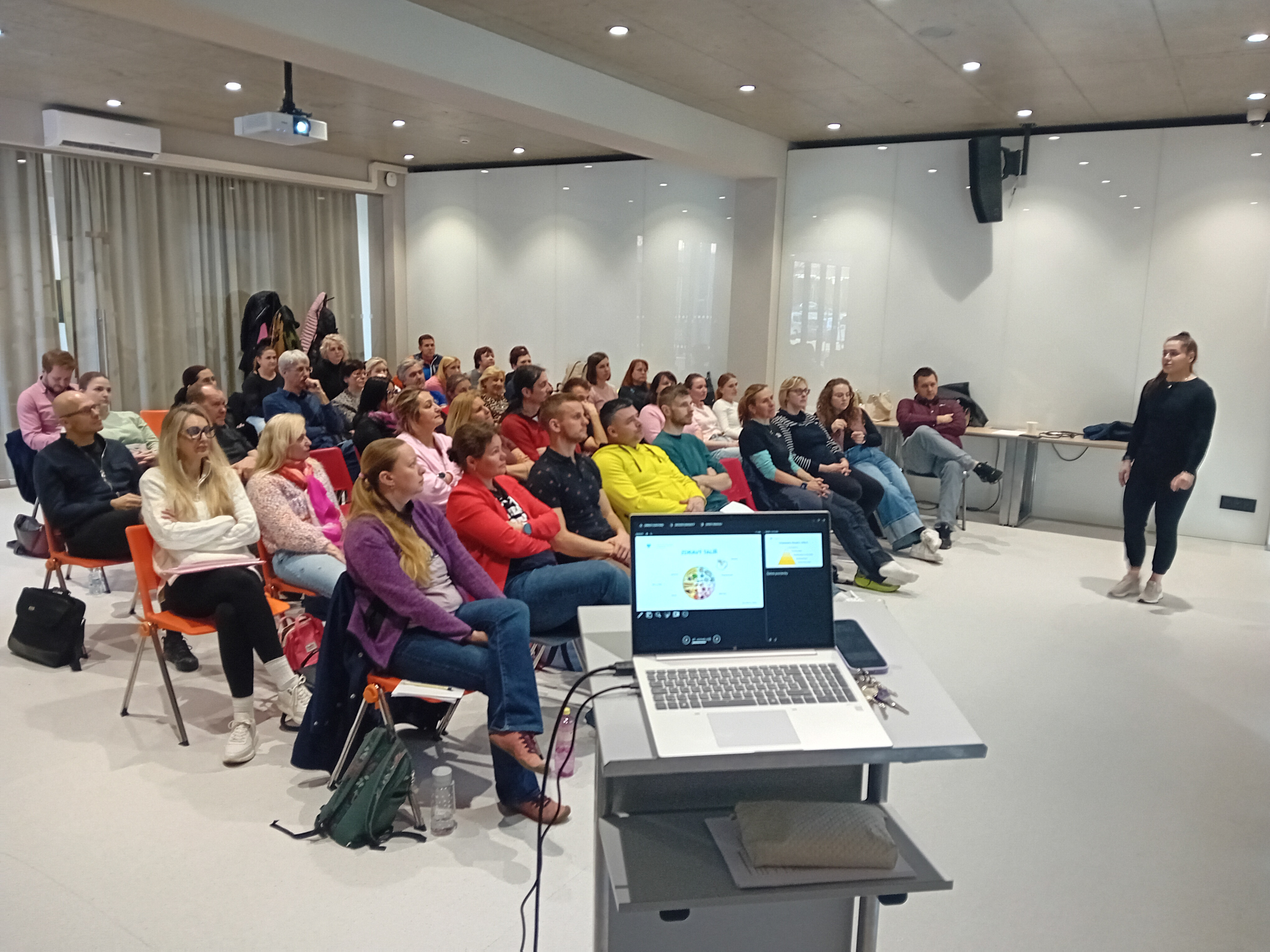 Prevence syndromu vyhoření u pedagogů:  Move and Play the Stress Away – protože i malý krok může přinést velkou změnu.