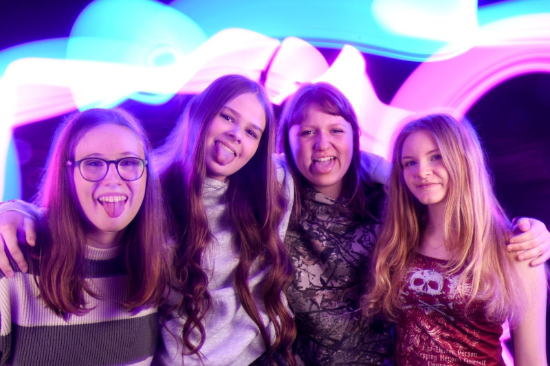 Vlastní sešit i portrét z fotoateliéru