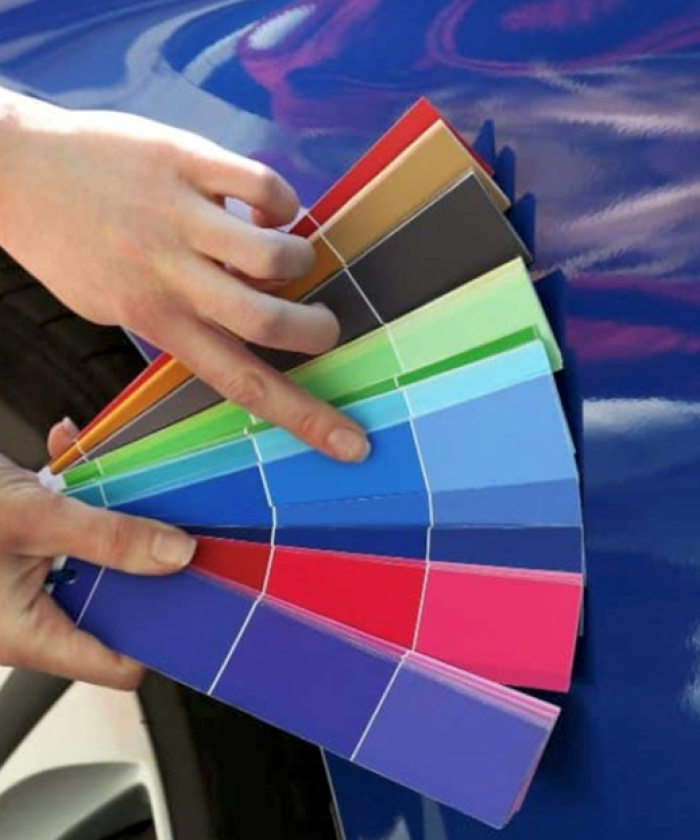 MÍCHÁNÍ BAREV I TAJEMSTVÍ BEZPEČNOSTI - OSMÁCI PROZKOUMALI SVĚT AUTOLAKÝRNÍKŮ A KAROSÁŘŮ