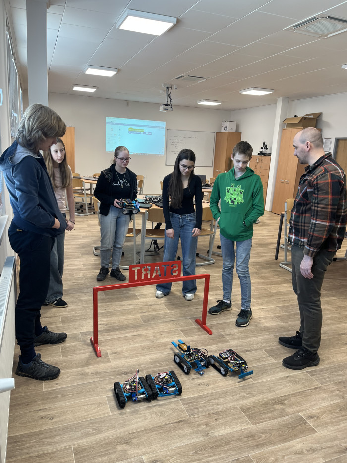 Dubnové robotické aktivity na SPŠ Jeseník