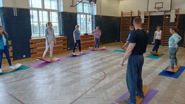 Žáci se speciálními vzdělávacími potřebami v pohybových aktivitách současného školního vzdělávání Indikace + kontraindikace pohybových aktivit / Balanční cvičení a jeho aplikace v rozvoji pohybové gramotnosti žáků
