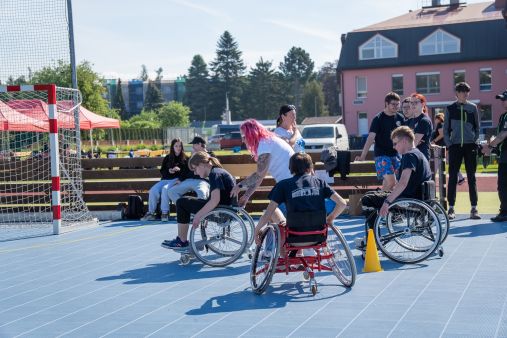 Pátý ročník Mohelnických sportovních her: Regionální centrum APA opět pomáhalo tvořit den plný radosti a pohybu