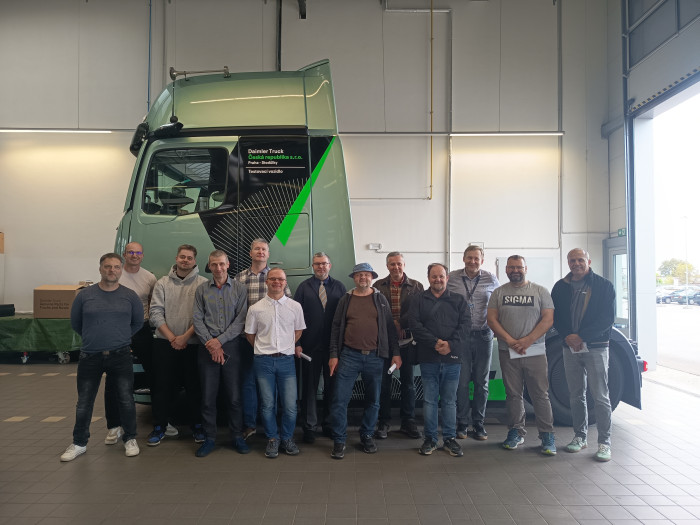 WORKSHOP - MERCEDES BENZ TRUCK