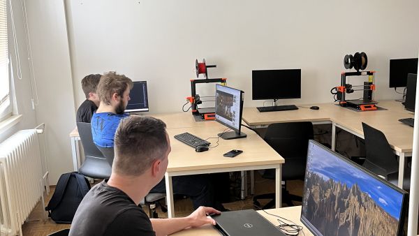 Mladí technici a programátoři si vyzkoušeli robotiku na SPŠ Jeseník
