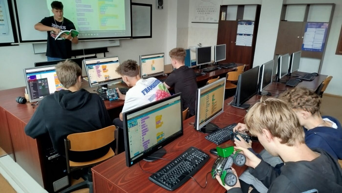 Technika na vlastní kůži: osmáci a deváťáci objevovali svět moderních technologií