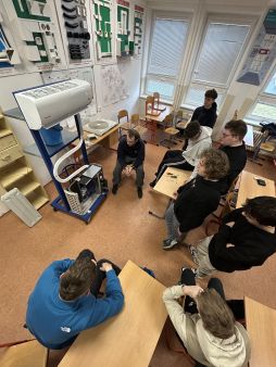 Technika na vlastní kůži: osmáci a deváťáci objevovali svět moderních technologií