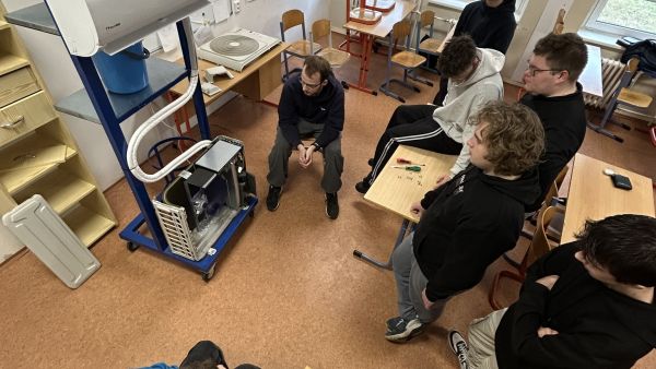 Technika na vlastní kůži: osmáci a deváťáci objevovali svět moderních technologií