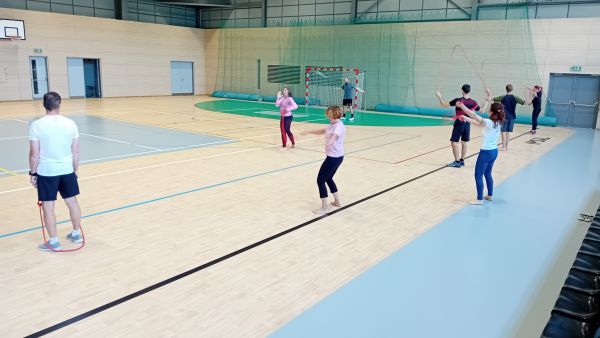 „Flow rope“ - kondiční a koordinační cvičení a rytmizace pohybu v rozvoji pohybové gramotnosti žáků a SM sytém“