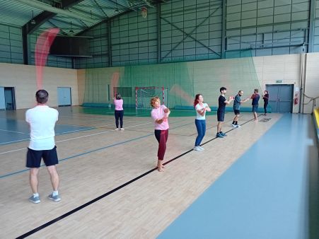 „Flow rope“ - kondiční a koordinační cvičení a rytmizace pohybu v rozvoji pohybové gramotnosti žáků a SM sytém“