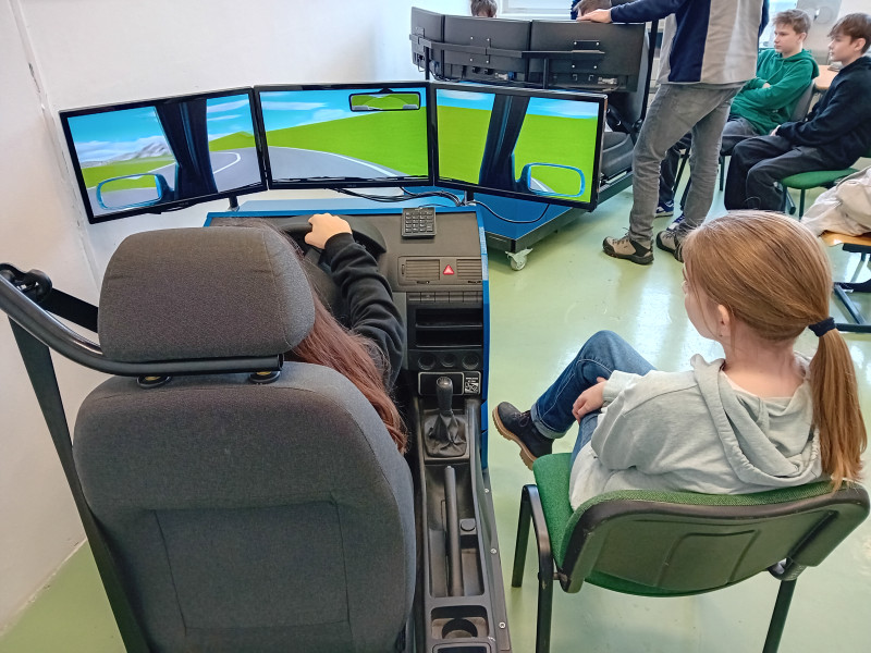 WORKSHOP NA DÍLNĚ VIRTUÁLNÍ REALITY A AUTO TRENAŽÉRU