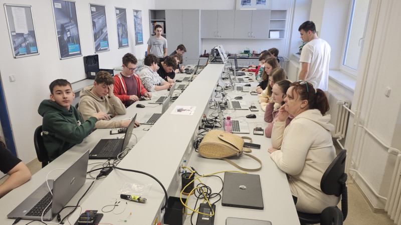 Žáci ZŠ objevovali technologie na workshopu Techlab na VOŠ a SPŠE Olomouc