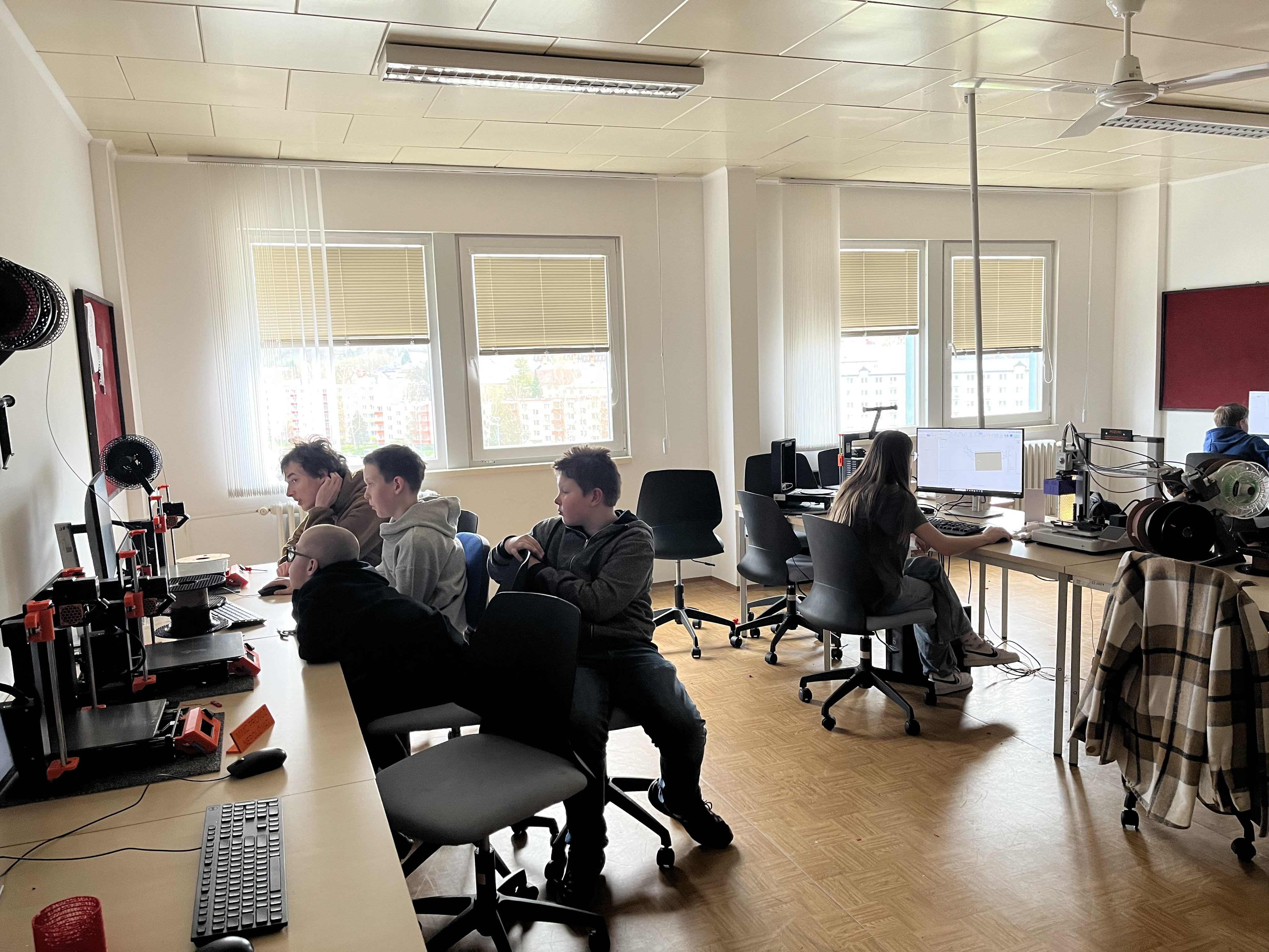Workshopy na SPŠ Jeseník: Žáci ZŠ si vyzkoušeli programování i 3D tisk