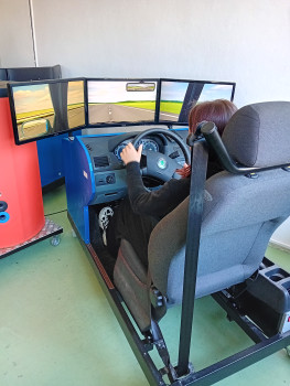 Žáci ZŠ si vyzkoušeli jízdu na automobilním trenažeru a podnikli exkurzi do Nestlé Olomouc