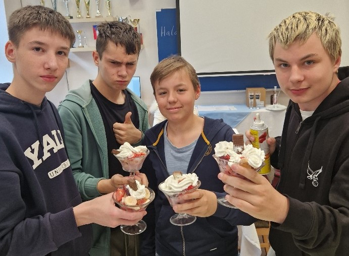 Květen ve znamení osvěžujících chutí: Míchané nápoje i ovocné saláty
