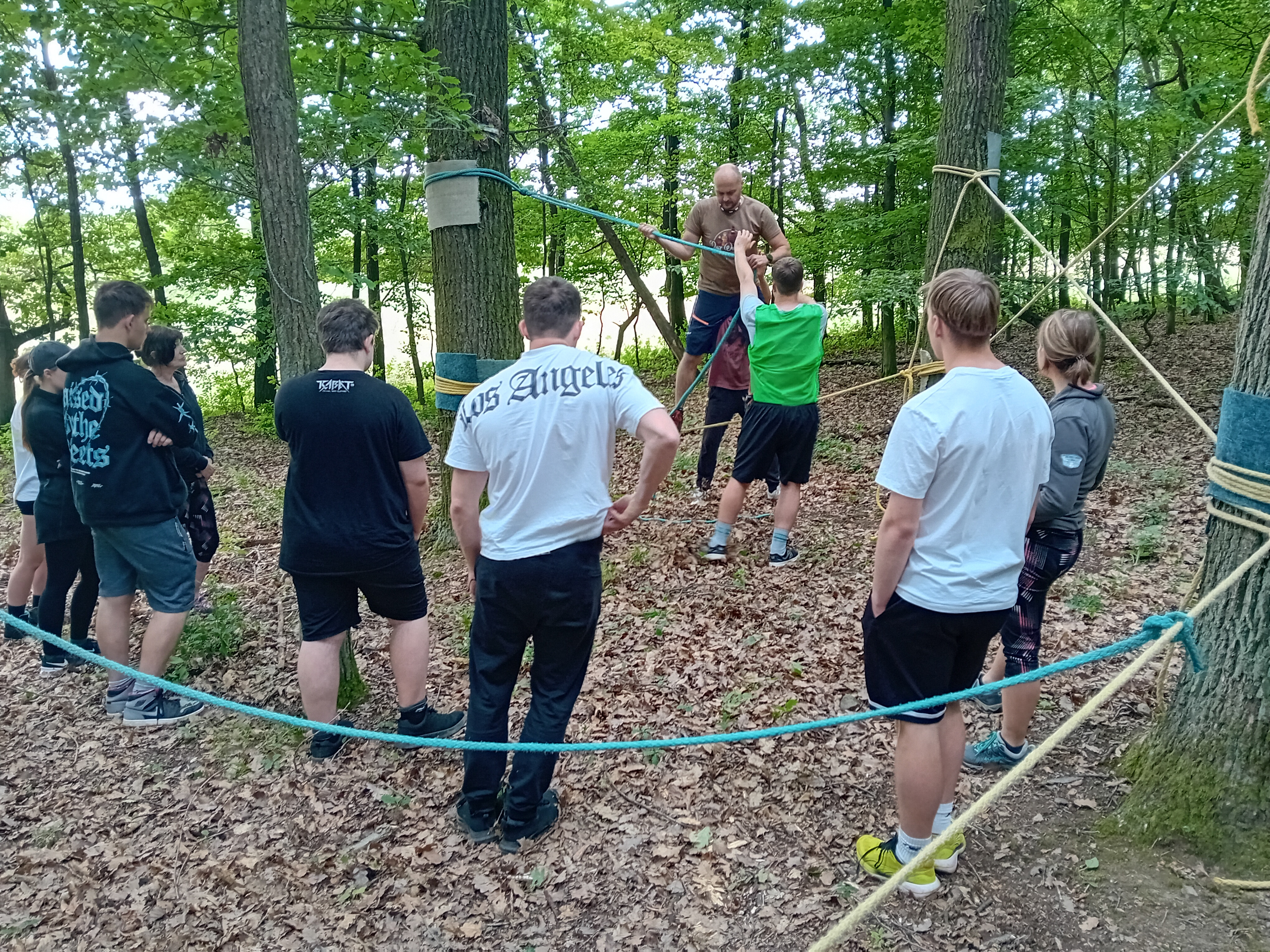 „Nízké lanové překážky“ s RC APA IDZOK na Sportovně turistickém kurzu  SŠ polytechnické, Rooseveltova 79, Olomouc