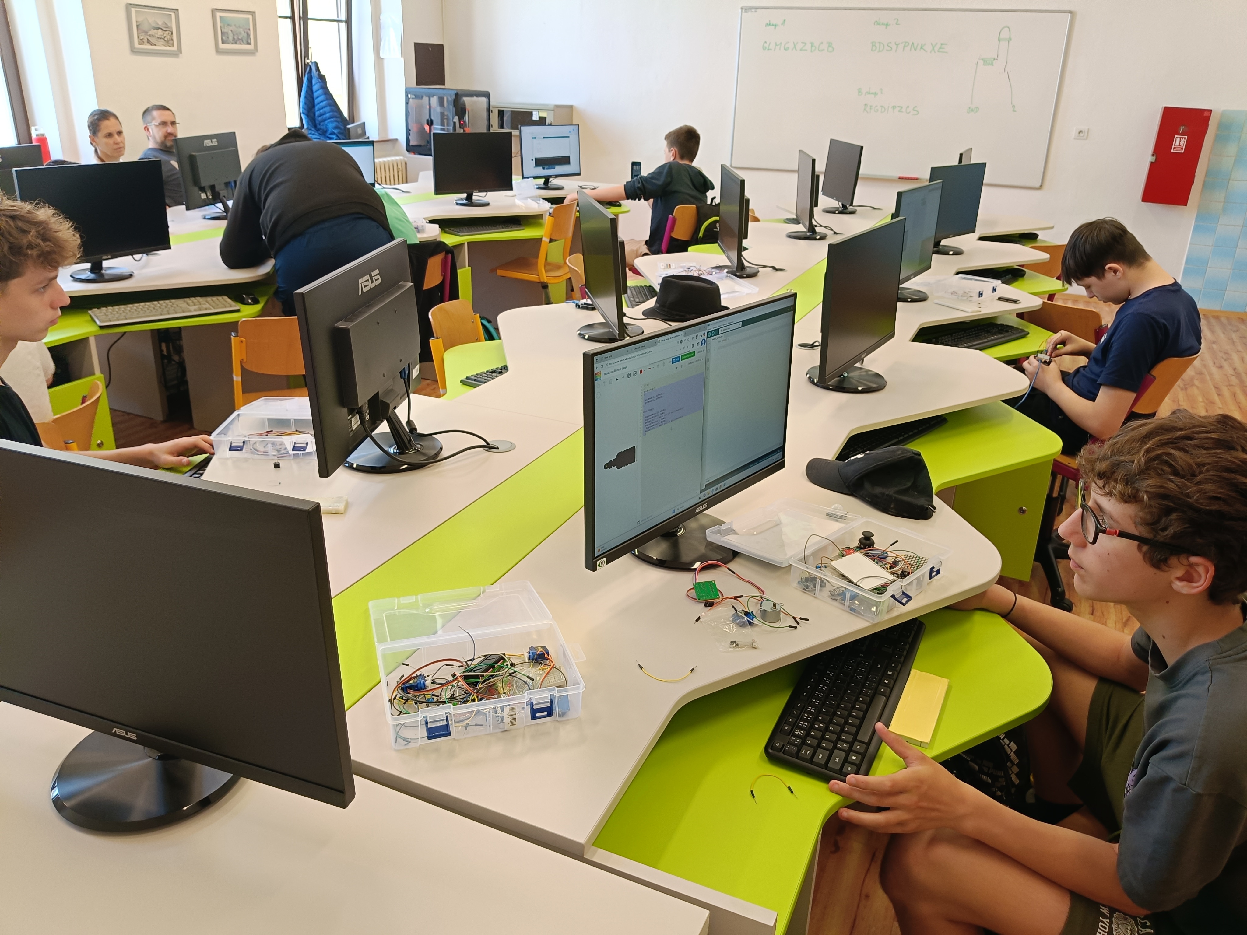 Žáci ZŠ programovali chytrou domácnost
