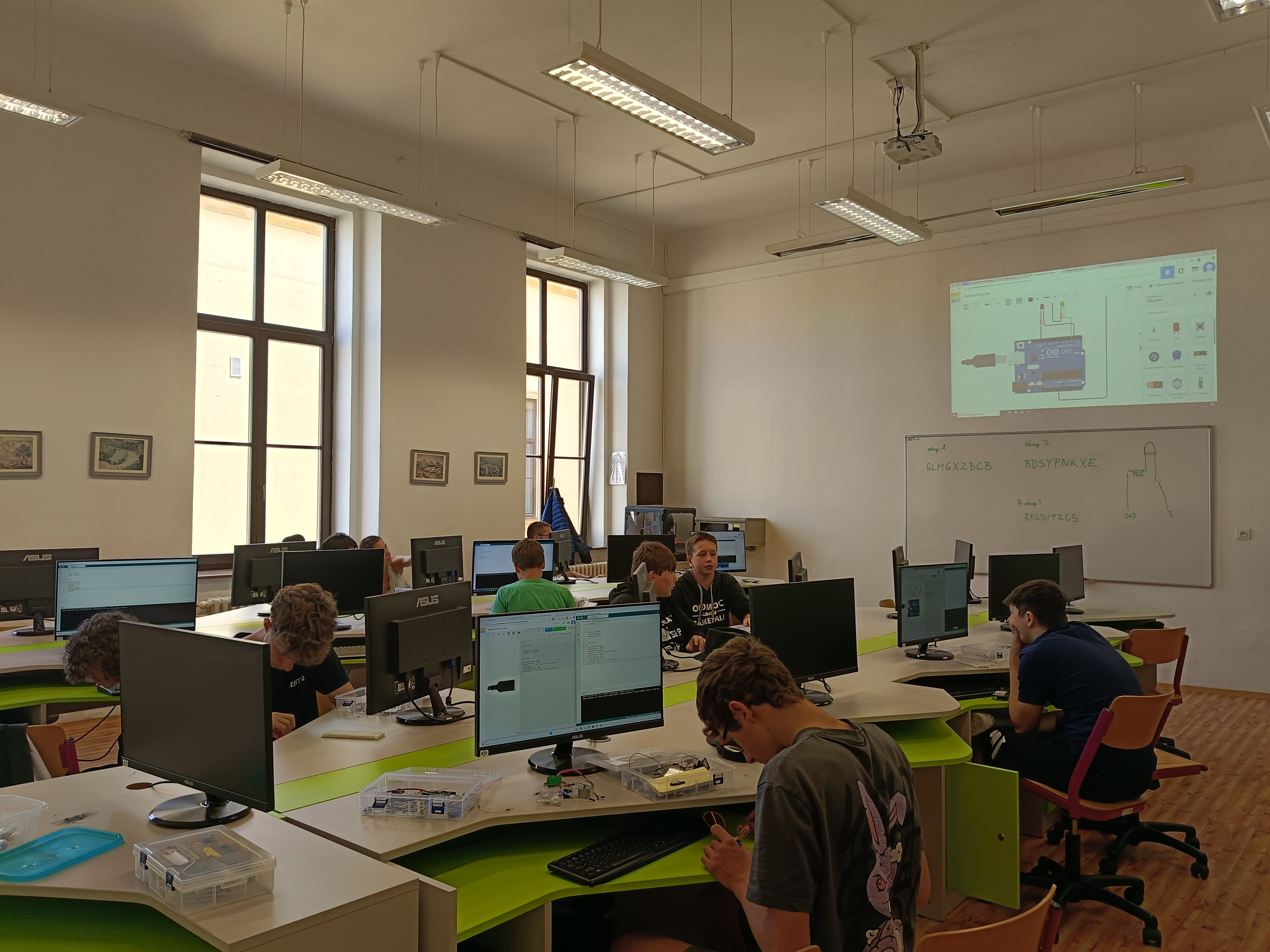 Žáci ZŠ programovali chytrou domácnost