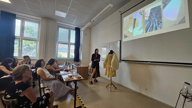 Vzorová výuková jednotka pro pedagogy SŠ na téma Navrhování oděvů