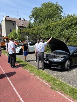 ELEKTROMOBILY, PROVOZNÍ A BEZPEČNOSTNÍ ASPEKTY