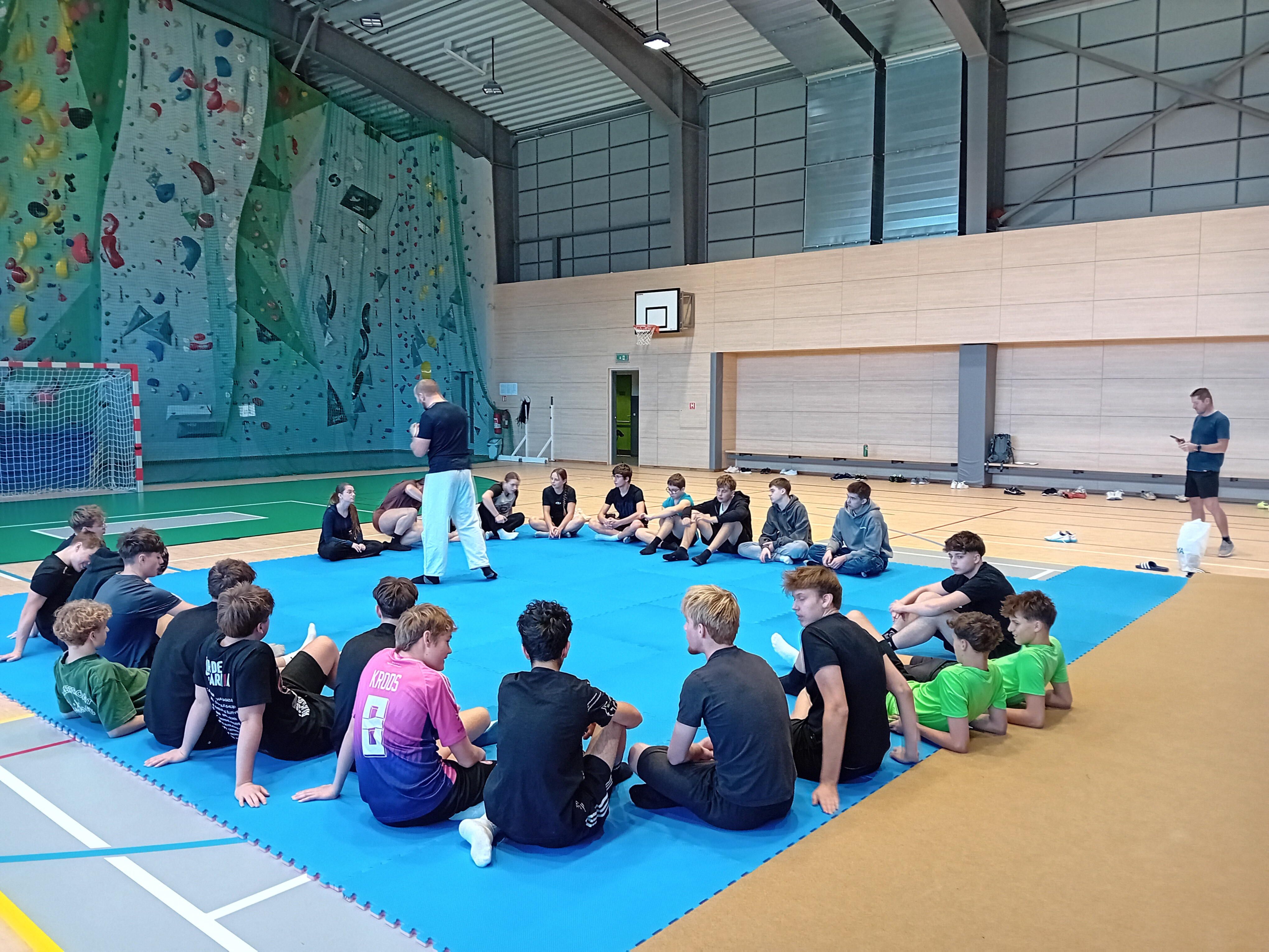 Den v pohybu s KA2.12.1 RC APA v IDZOK na „emko“ SPŠ Jeseník, Dukelská 1240/27