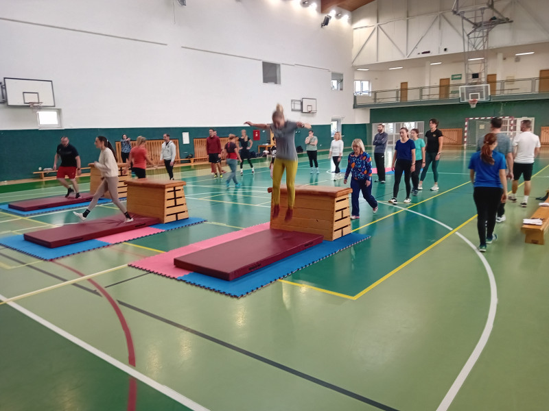 „Gymnastika, Atletika, Pohybové hry s radostí a úsměvem“ na Střední škole polytechnické, Rooseveltova 79, Olomouc Základy parkouru ve školní TV – Šlapavý způsob běhu – Pohybové hry – od všeho trošku