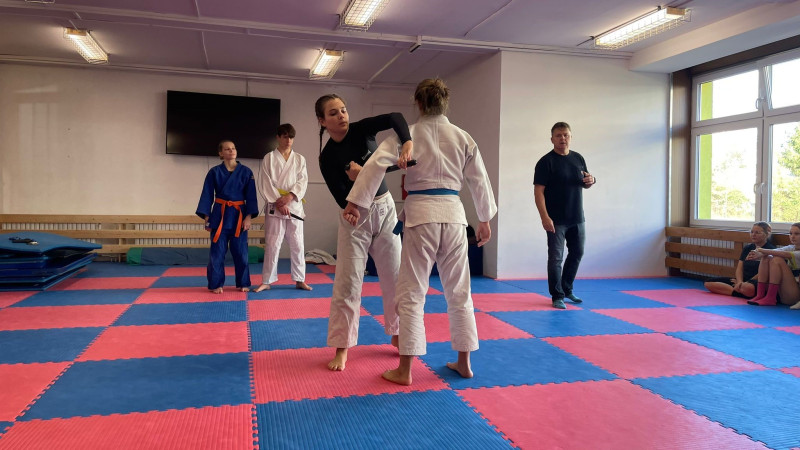 Workshop s praktickým nácvikem a zvládnutím základních technik sebeobrany