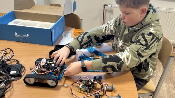 Robotická soutěž RoboRoute na SPŠ v Jeseníku