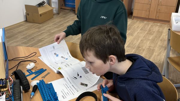 Robotická soutěž RoboRoute na SPŠ v Jeseníku